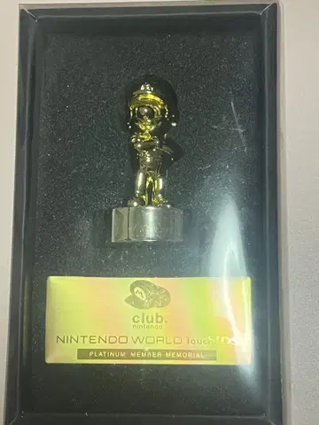 Nintendo 플라티나 멤버 기념 피규어