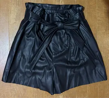 ZARA 페이스 가죽 숏팬츠