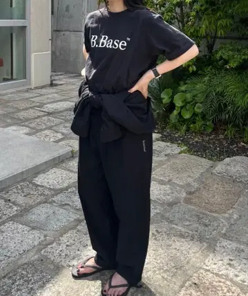 B.Base 블랙 캐주얼 셋업