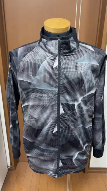 ATHLETA 기하학 패턴 자켓