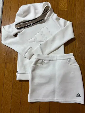 adidas 화이트 종이상자 니트 셋업 XS