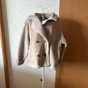 베이지 쉘파 더블 브레스트 코트