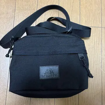 GREGORY 블랙 미니 숄더백