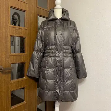 레리안 캐릭터 다운 코트 차콜 브라운 계열