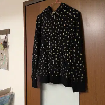 츠모리치사토 스컬 패턴 후드 부착 후드티