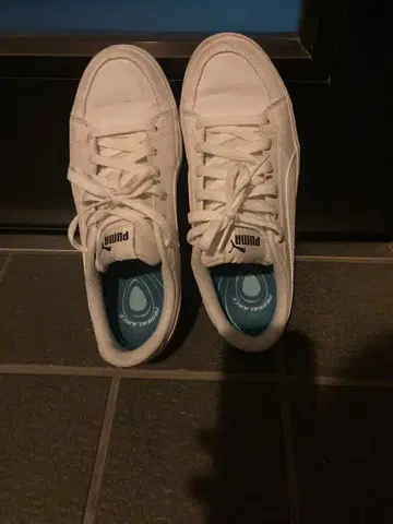 Puma 화이트 스니커즈