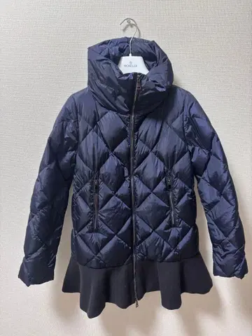 MONCLER 네이비 다운 자켓 후드 부착