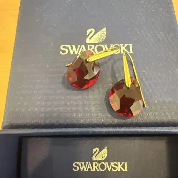 Swarovski 빨간색 크리스탈 귀걸이