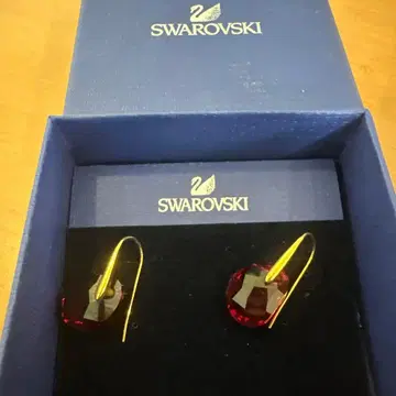 Swarovski 빨간색 크리스탈 귀걸이
