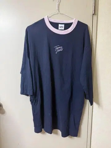 Tommy Jeans 네이비 T셔츠