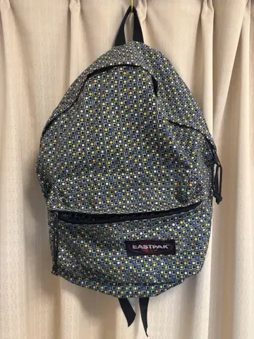 EASTPACK 럭색 90s 도트 무늬