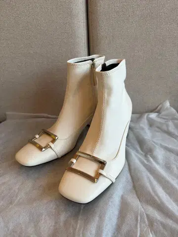 ZARA 화이트 부츠