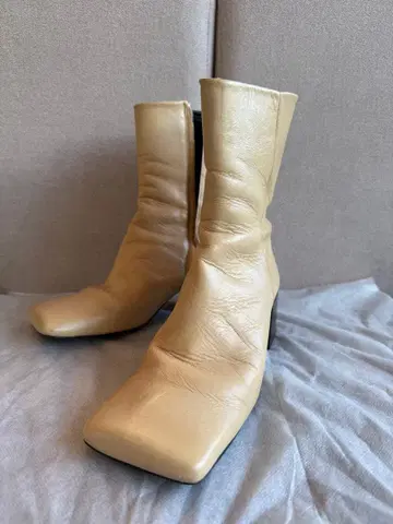 ZARA 베이지 가죽 부츠