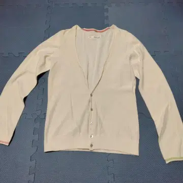 팔라스 팰리스 아이보리 V넥 긴팔 가디건 일본제 size 2