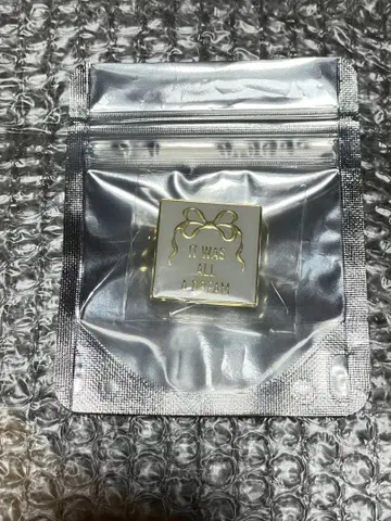 DREAM PIN 화이트 핀 배지