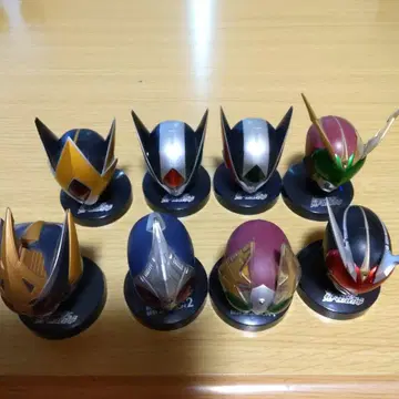 라이더 마스크 컬렉션 가면라이더 블레이드 8종 발광 받침대 포함.