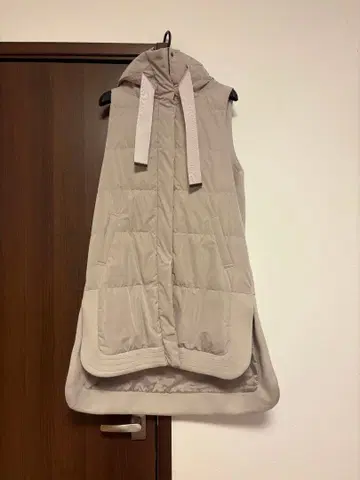 LUGIVA 종이상자 니트 x 다운 절개 롱 베스트