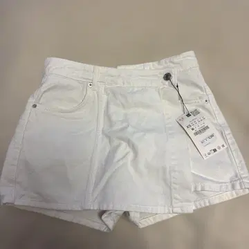 미사용 새상품 ZARA 화이트 XS 숏팬츠