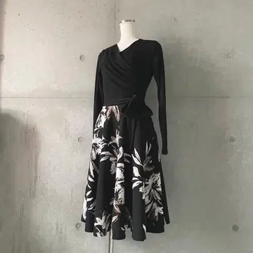 택 포함 새상품 Flower 카슈쿨 원피스 블랙 M