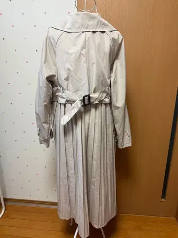 새상품 백 플리츠 트렌치코트 스프링 코트 베이지 롱 F 사이즈
