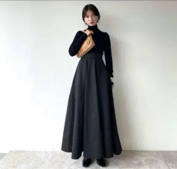 새상품급 clane VOLUMEFLAREMAXISKIRT 롱 스커트