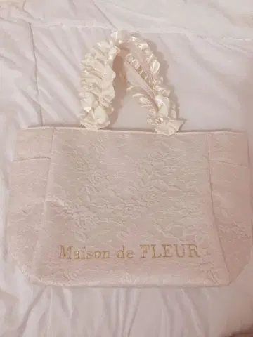 Maison de FLEUR 화이트 레이스 핸드백