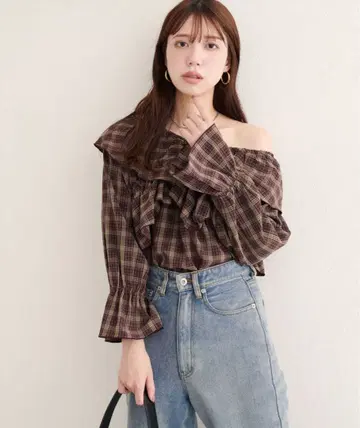 natural couture 크로스 프릴 디자인 블라우스