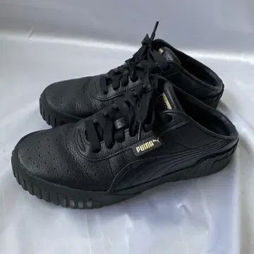 PUMA 블랙 가죽 스니커즈