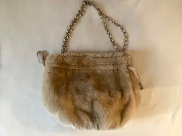 로라 애슐리 퍼 숄더