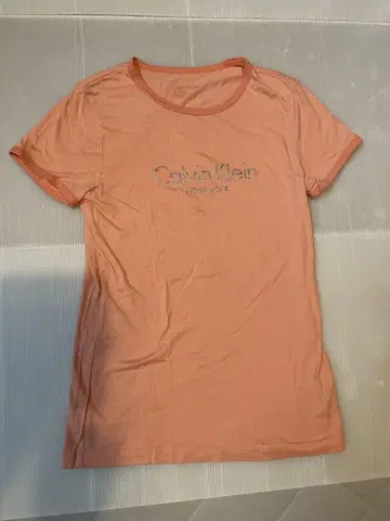 Calvin Klein 오렌지 반팔 T셔츠 새상품