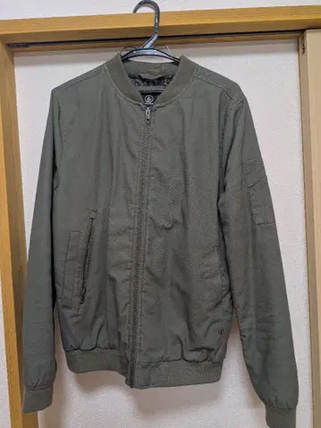 MA-1 스타일 올리브 자켓