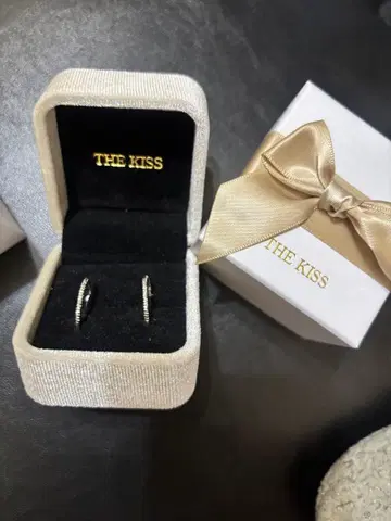 THE KISS 귀걸이