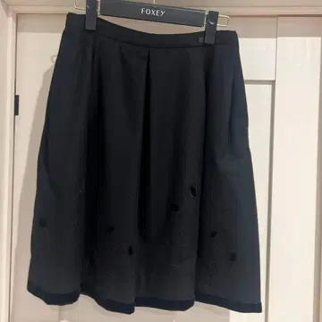 FOXEY 블랙 플레어 스커트
