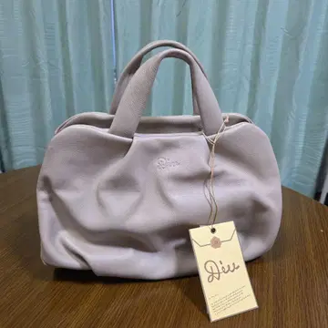 베이지 가죽 핸드백