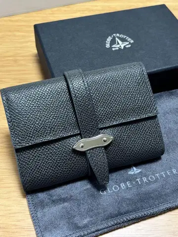 GLOBE TROTTER 블랙 가죽 카드 케이스