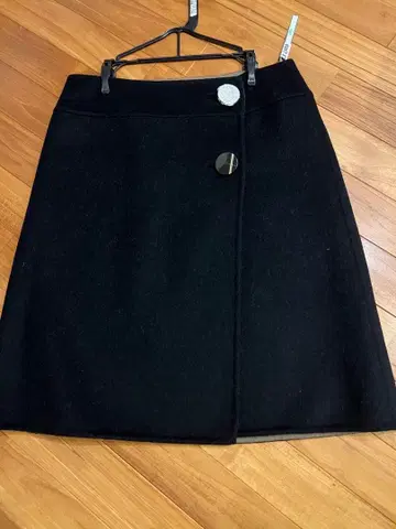 어도어 심플 랩 스커트