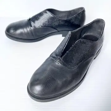 새상품급 캠퍼 가죽 슬립온 블랙 V컷 23.5cm