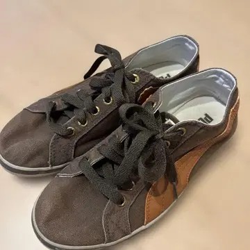 PUMA 브라운 그레이 스니커즈