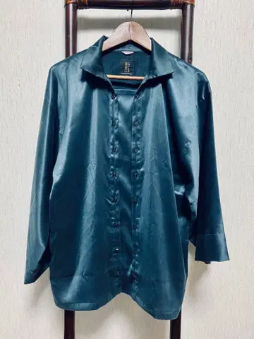 SOUSOU 다크 그린 새틴 긴팔 셔츠