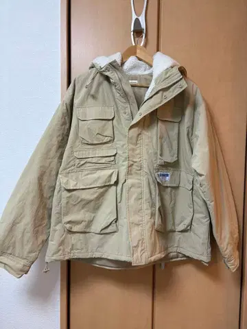 베이지 후드 부착 마운틴 파카