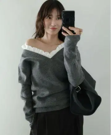 CLANE 미사용 새상품 FRILL V NECK KNIT TOPS 그레이