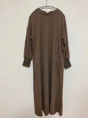 북유럽 생활 잡화점 브라운 원피스