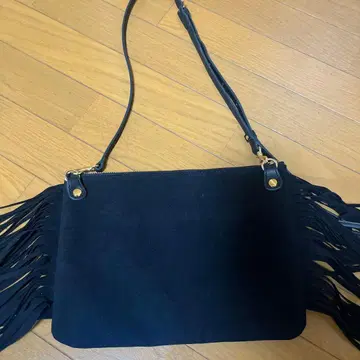 프린지 장식 소가죽 블랙 숄더백