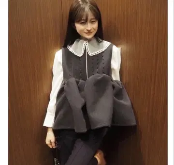 Bibiy. ANGIE SLEEVELESS JACKET