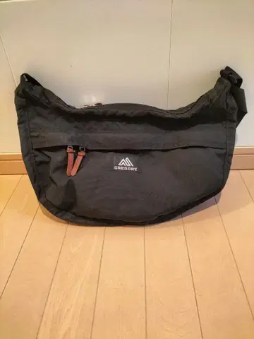 GREGORY 블랙 숄더백