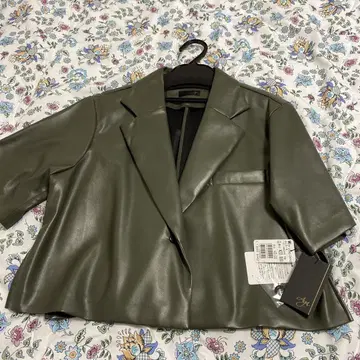 택 포함 미사용 새상품 aga 카키 페이크 가죽 자켓 38