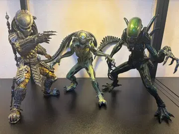 프레데터 에이리언 피규어 3체