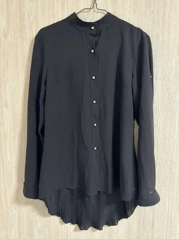 블랙 긴팔 셔츠 플리츠 디자인