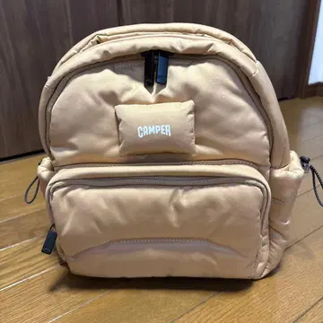 CAMPER 패딩 디자인 백팩 베이지
