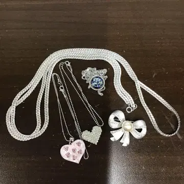 실버 계열 리본 하트 목걸이 세트